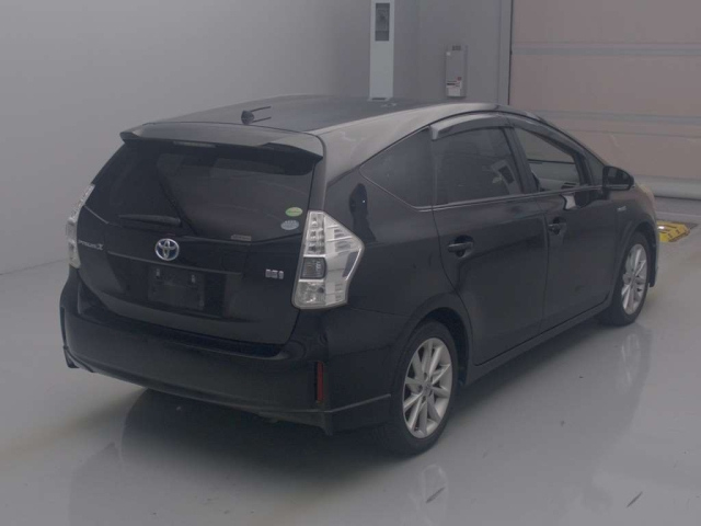 TOYOTA PRIUS ALPHA 2012