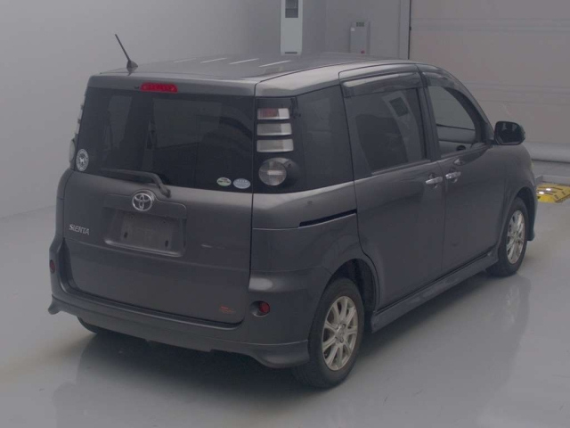 TOYOTA SIENTA 2009