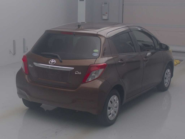 TOYOTA VITZ 2013