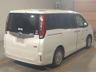 TOYOTA NOAH 2016