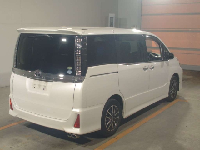 TOYOTA VOXY 2016
