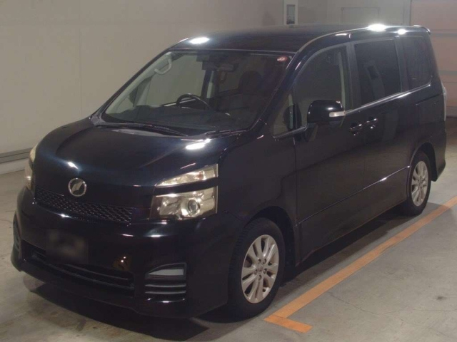 TOYOTA VOXY 2010