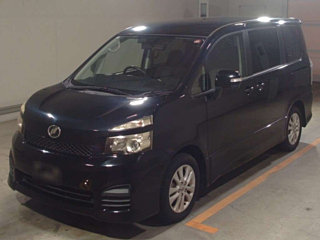 TOYOTA VOXY 2010