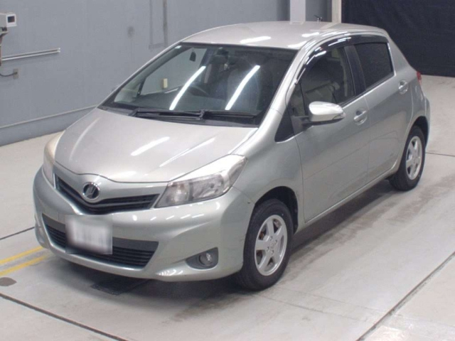 TOYOTA VITZ 2013