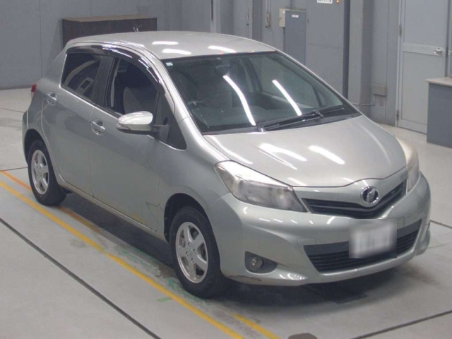 TOYOTA VITZ 2013