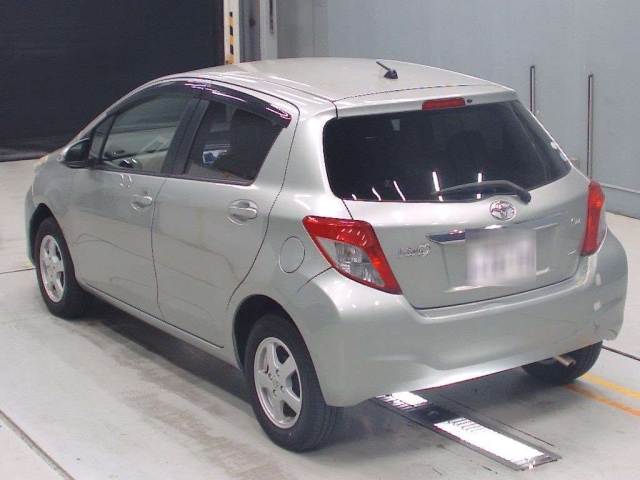 TOYOTA VITZ 2013