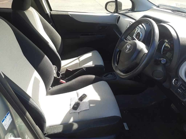 TOYOTA VITZ 2013