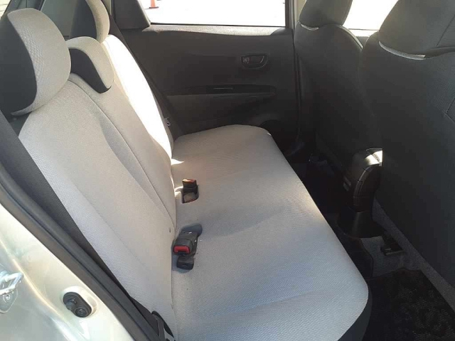 TOYOTA VITZ 2013