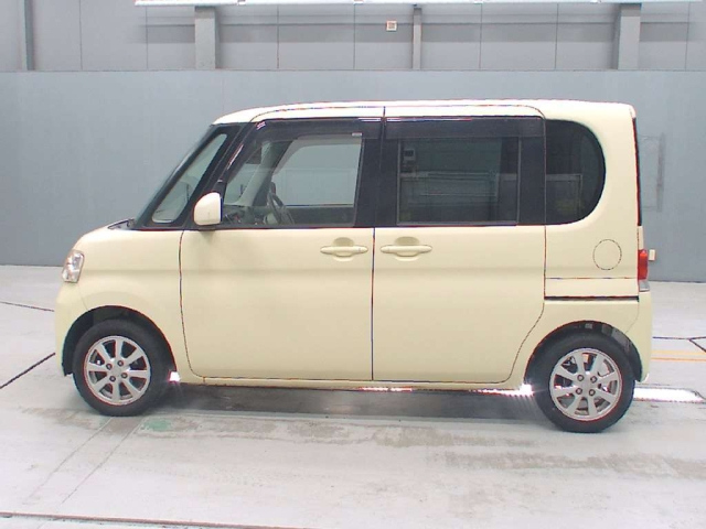 DAIHATSU TANTO 2008