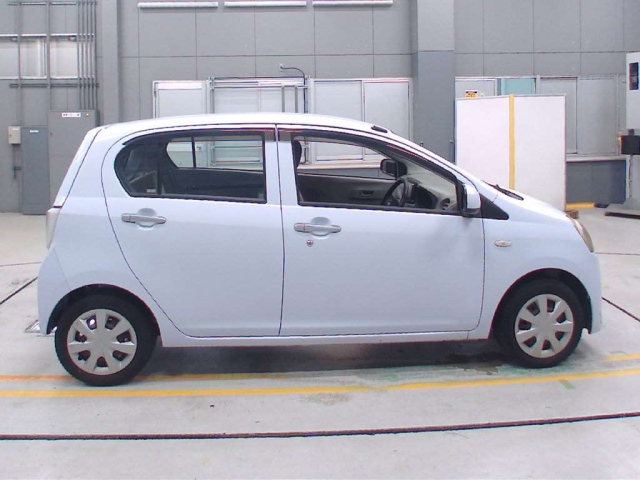 DAIHATSU MIRA E S 2012