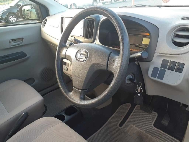 DAIHATSU MIRA E S 2012