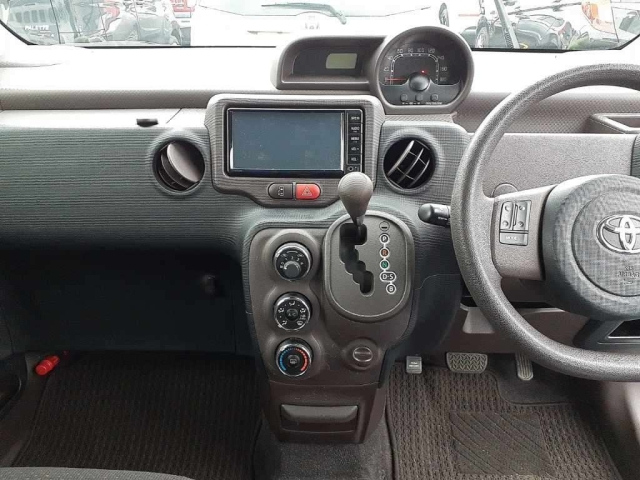 TOYOTA SPADE 2013
