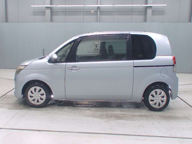 TOYOTA SPADE 2013