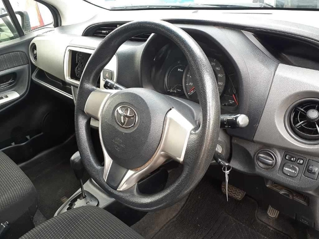 TOYOTA VITZ 2015