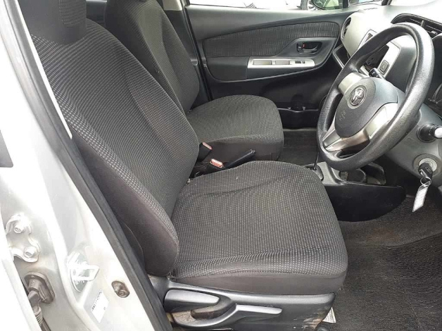TOYOTA VITZ 2015