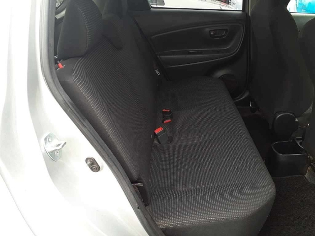 TOYOTA VITZ 2015
