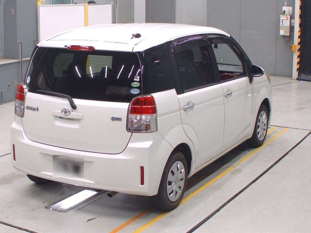 TOYOTA SPADE 2013