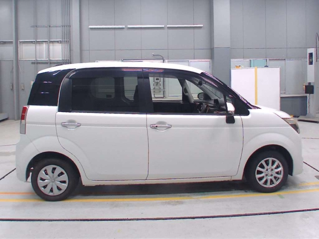TOYOTA SPADE 2013