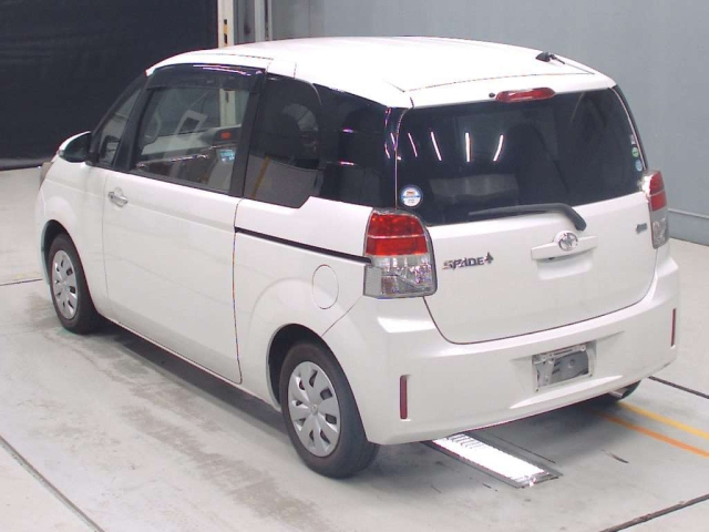 TOYOTA SPADE 2013