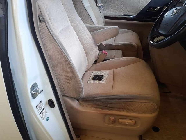TOYOTA VELLFIRE 2013