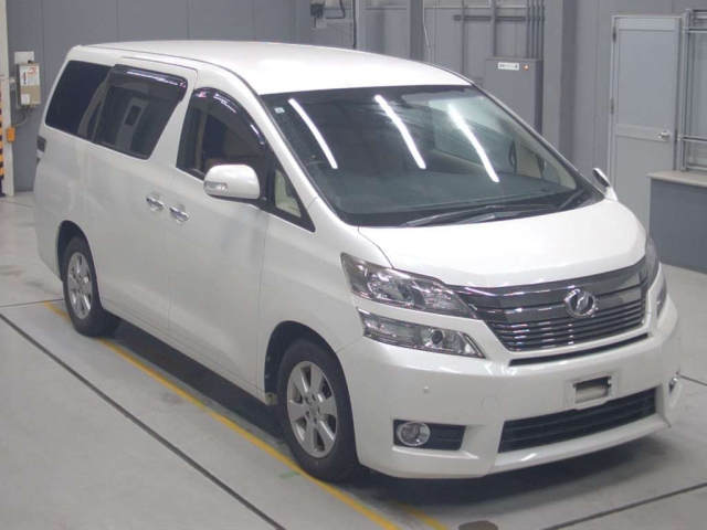 TOYOTA VELLFIRE 2013