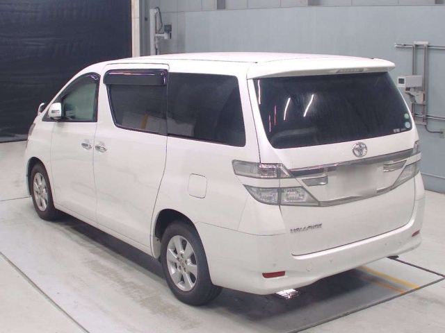 TOYOTA VELLFIRE 2013