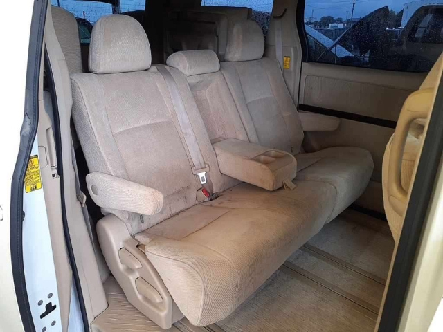 TOYOTA VELLFIRE 2013