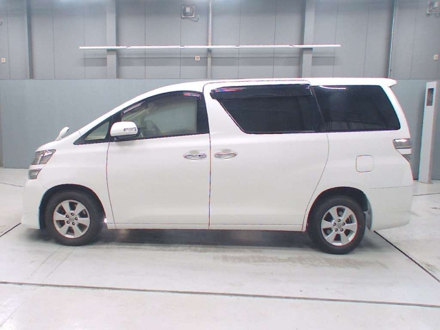 TOYOTA VELLFIRE 2013