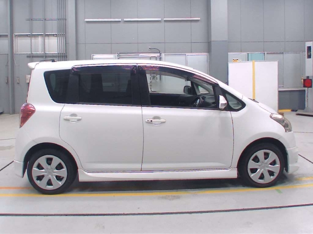 TOYOTA RACTIS 2010