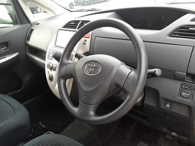TOYOTA RACTIS 2010