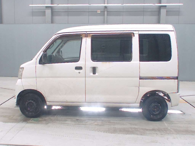 DAIHATSU HIJET VAN 2011