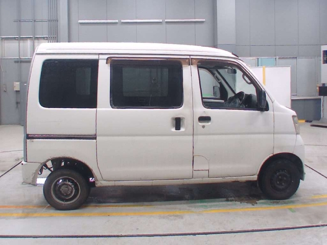 DAIHATSU HIJET VAN 2011