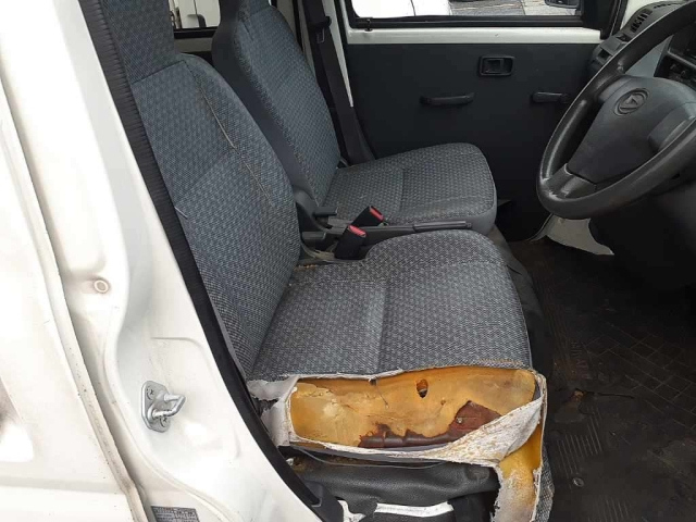 DAIHATSU HIJET VAN 2011