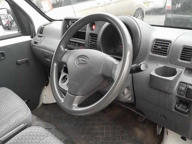 DAIHATSU HIJET VAN 2011
