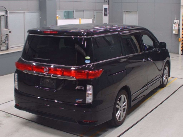 NISSAN ELGRAND 2010