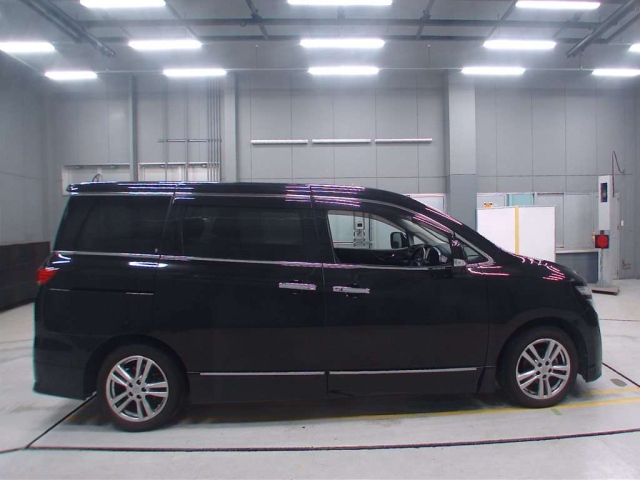 NISSAN ELGRAND 2010