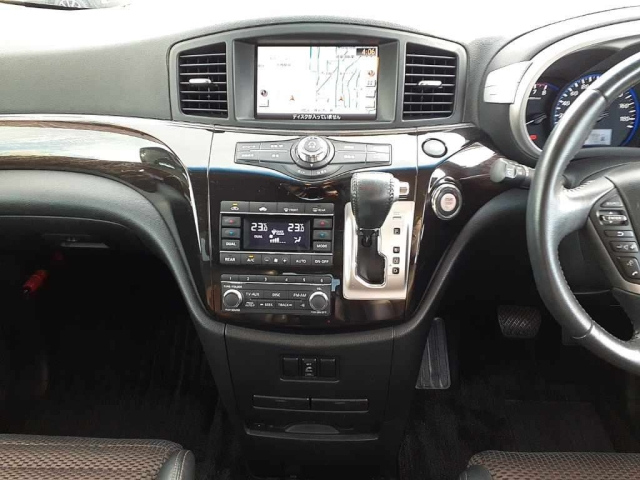 NISSAN ELGRAND 2010