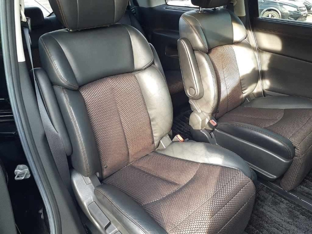 NISSAN ELGRAND 2010