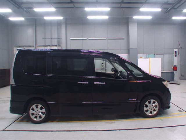 NISSAN SERENA 2013
