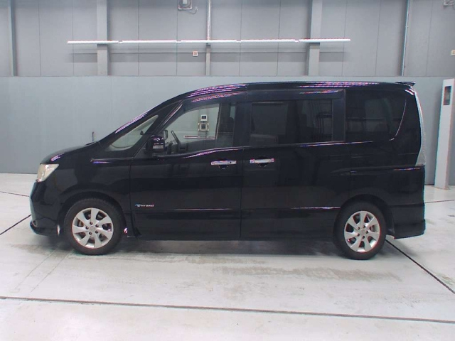 NISSAN SERENA 2013