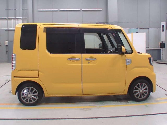 DAIHATSU WAKE 2014