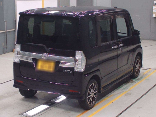 DAIHATSU TANTO 2015