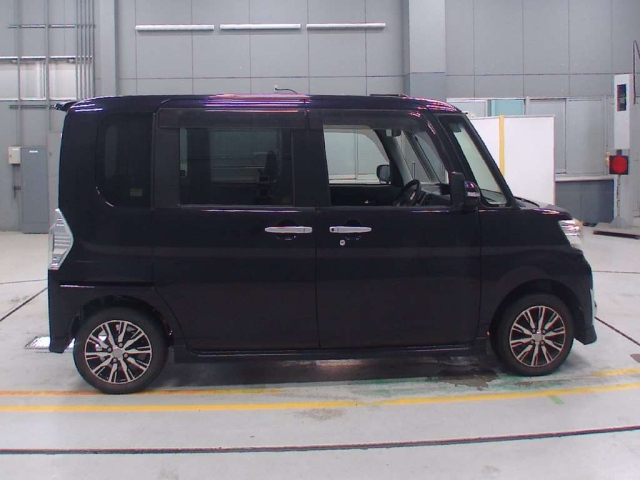 DAIHATSU TANTO 2015