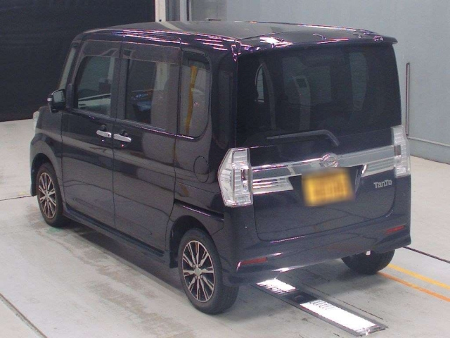 DAIHATSU TANTO 2015