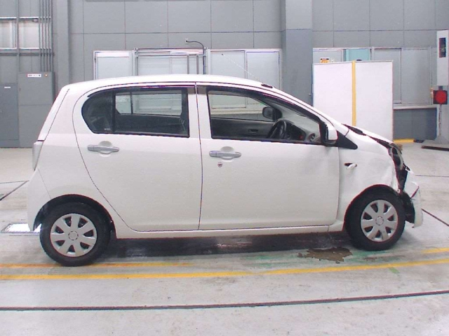 DAIHATSU MIRA E S 2014