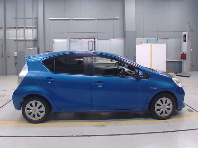 TOYOTA AQUA 2012