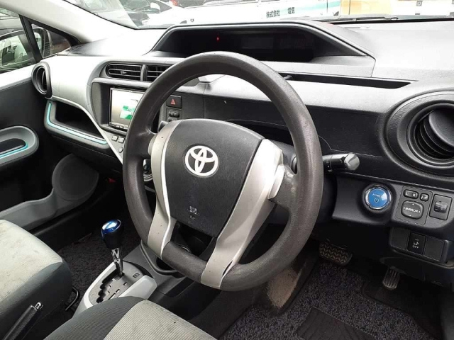 TOYOTA AQUA 2012