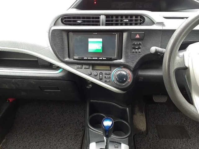 TOYOTA AQUA 2012
