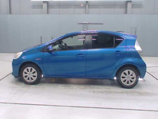 TOYOTA AQUA 2012