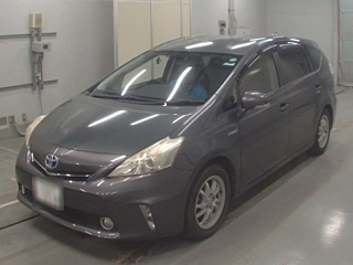 TOYOTA PRIUS ALPHA 2013